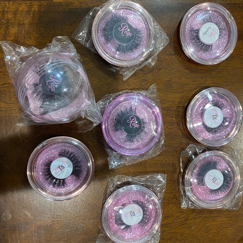 8 pairs of reign lashes all sold